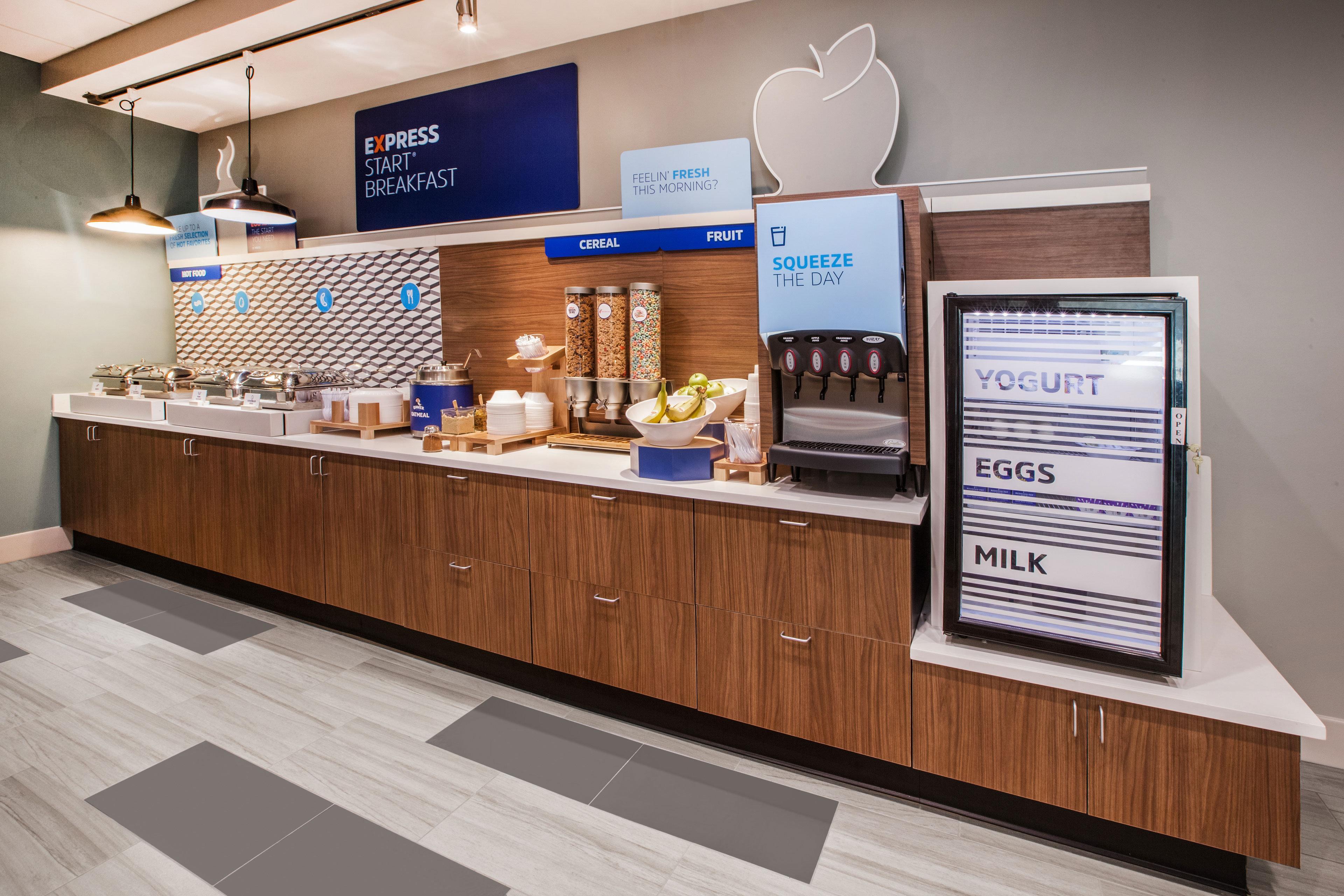 Holiday Inn Express Cambridge By Ihg Экстерьер фото