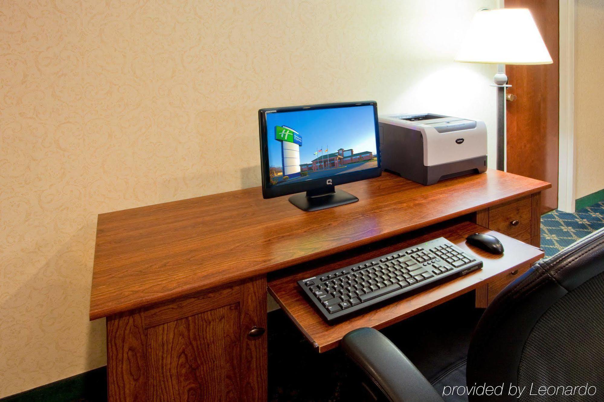 Holiday Inn Express Cambridge By Ihg Экстерьер фото