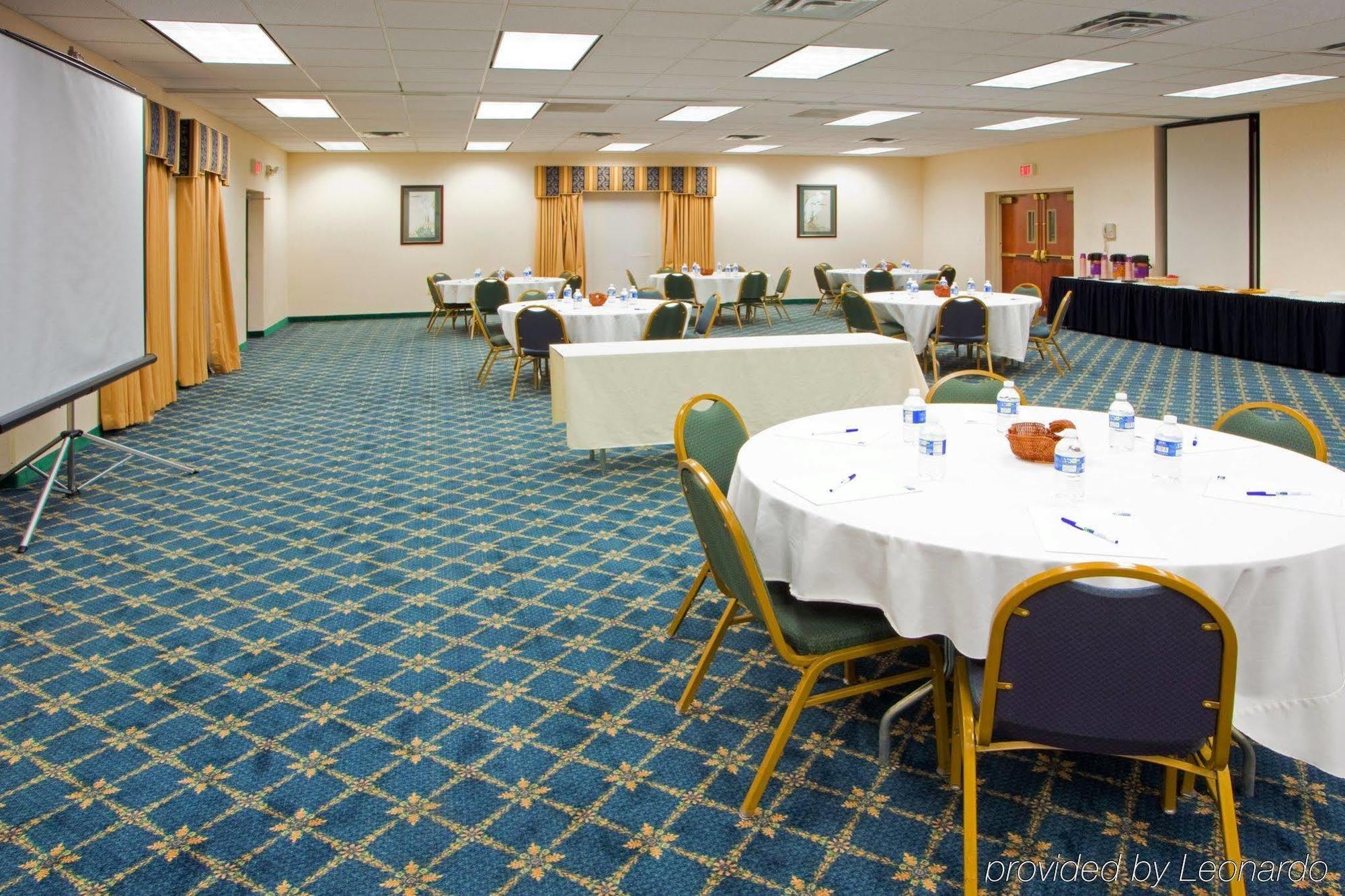 Holiday Inn Express Cambridge By Ihg Экстерьер фото